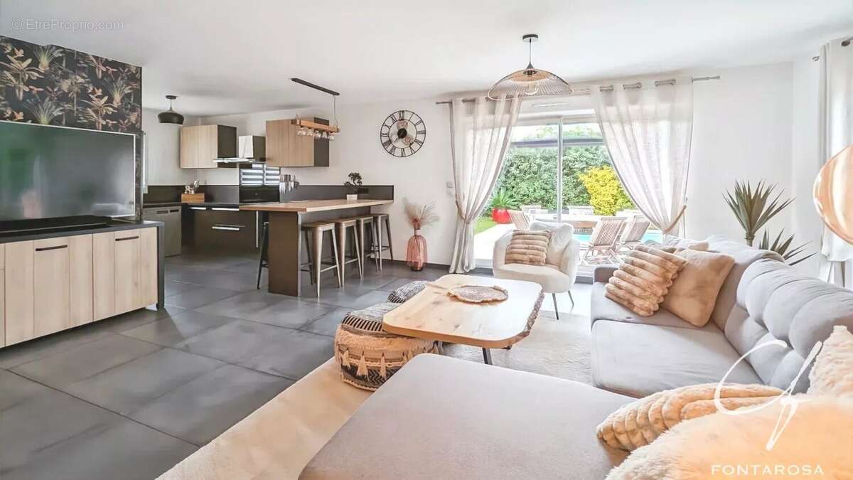 Maison à ROQUEBRUNE-SUR-ARGENS