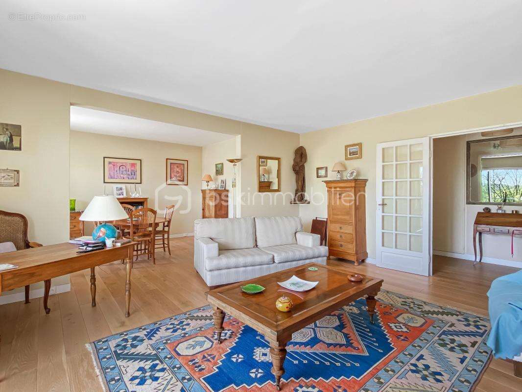 Appartement à VILLE-D'AVRAY