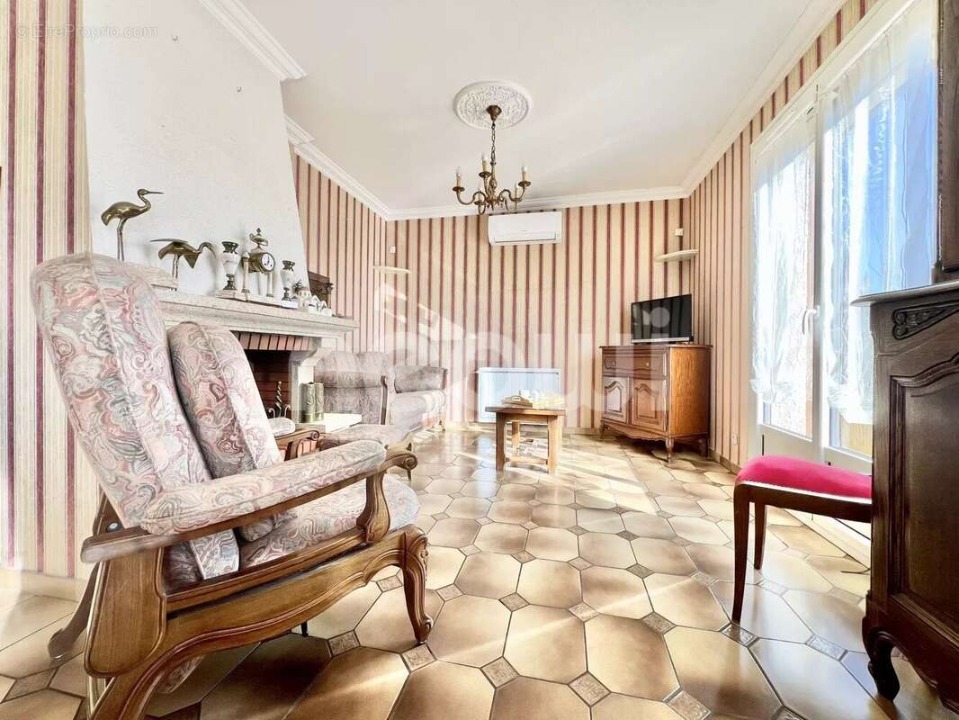 Maison à AIGUEPERSE