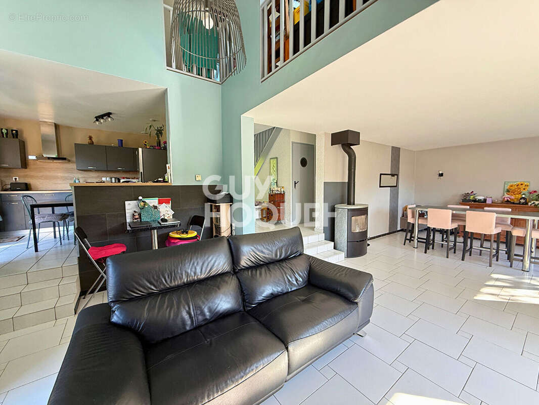 Maison à MISEREY-SALINES