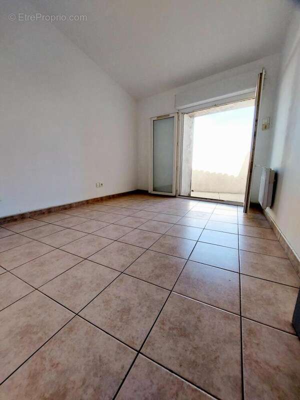 Appartement à LUNEL-VIEL