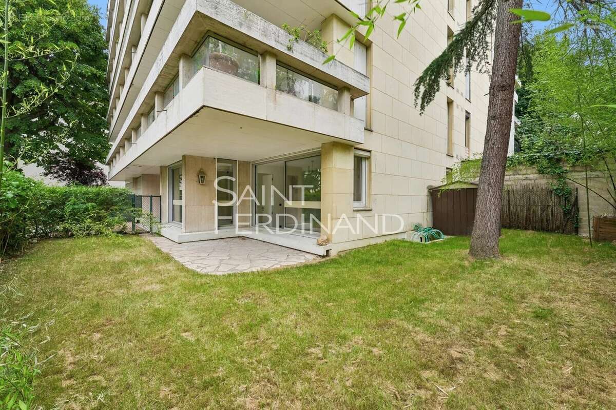Appartement à NEUILLY-SUR-SEINE