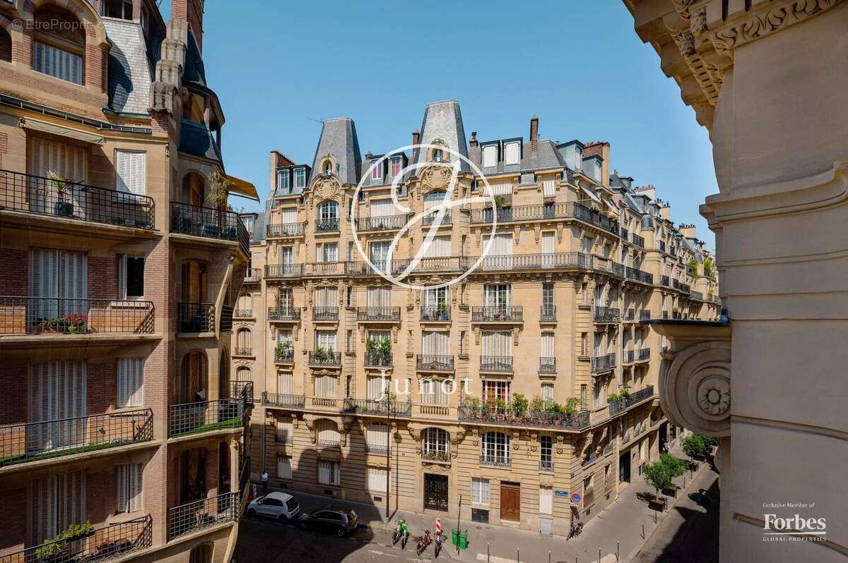 Appartement à PARIS-17E