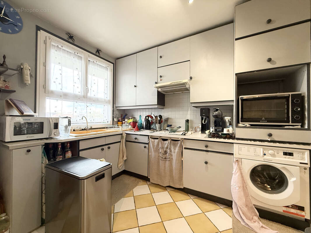 Appartement à COURBEVOIE