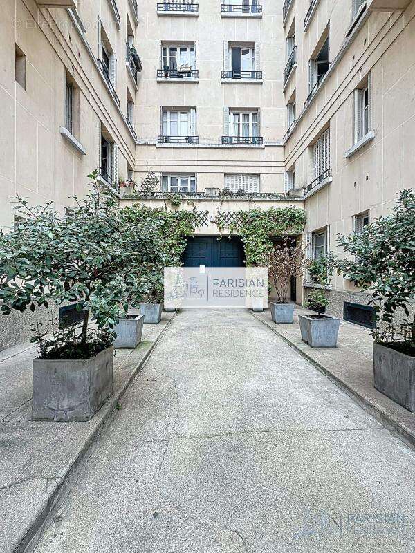 Appartement à PARIS-7E