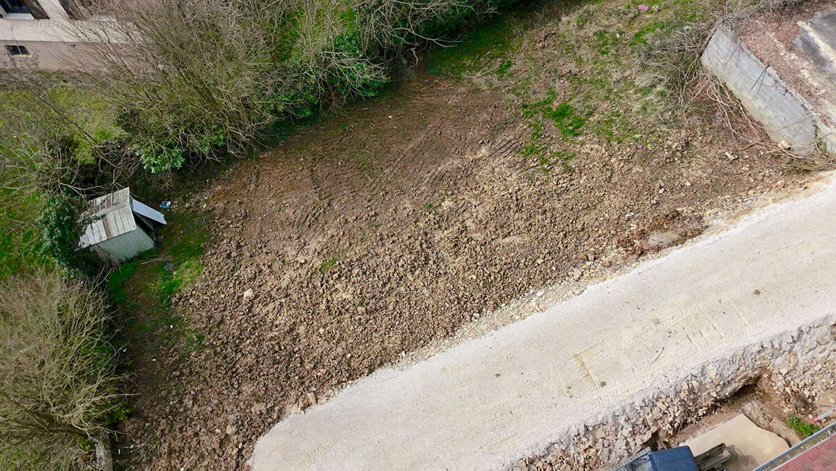 Terrain à ECOLE-VALENTIN