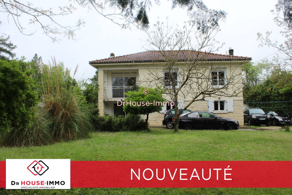 Maison à ROULLET-SAINT-ESTEPHE