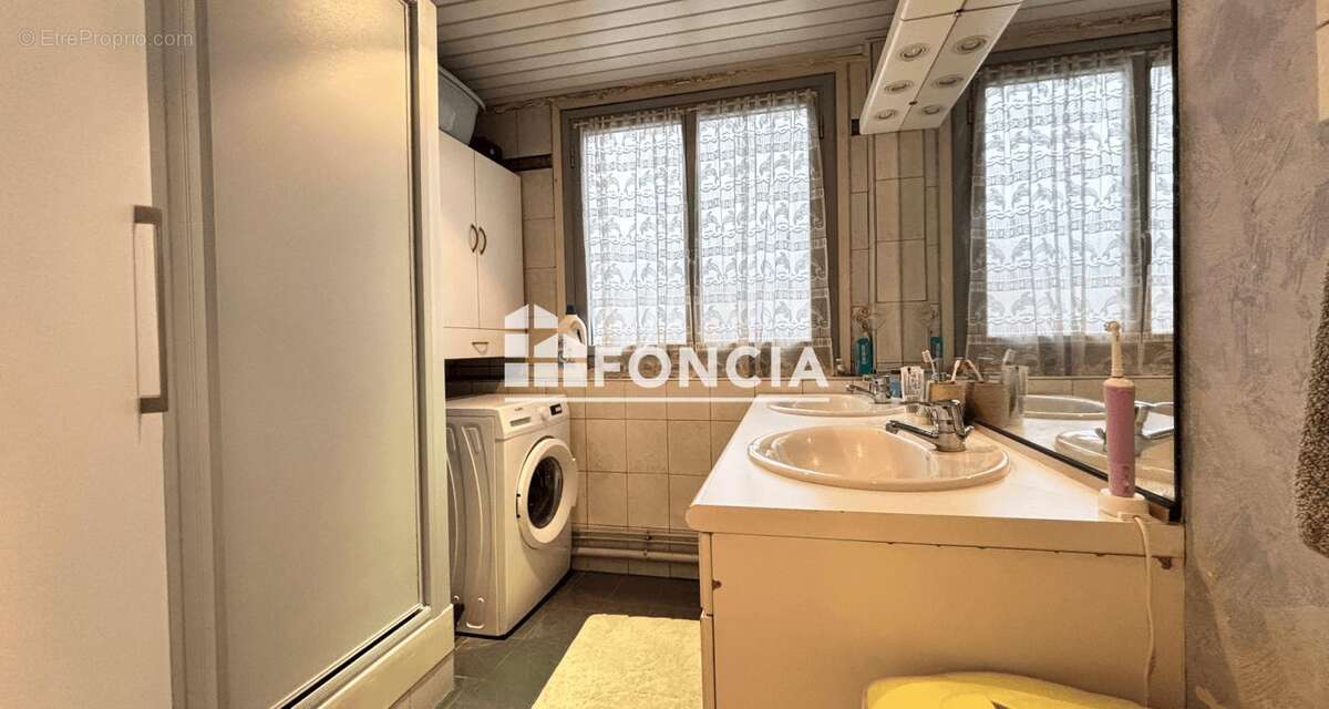 Appartement à SAINT-ETIENNE