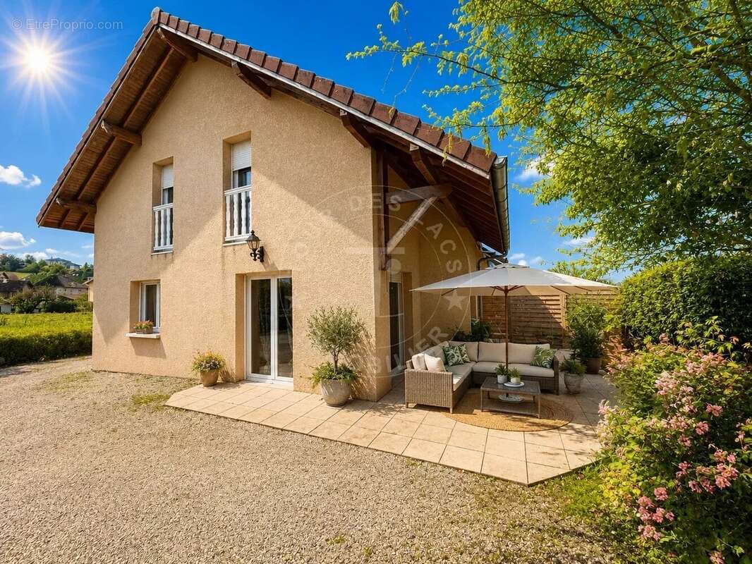 Maison à MONTAGNY-LES-LANCHES