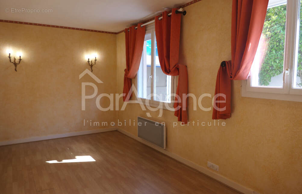 Commerce à VAUX-SUR-MER