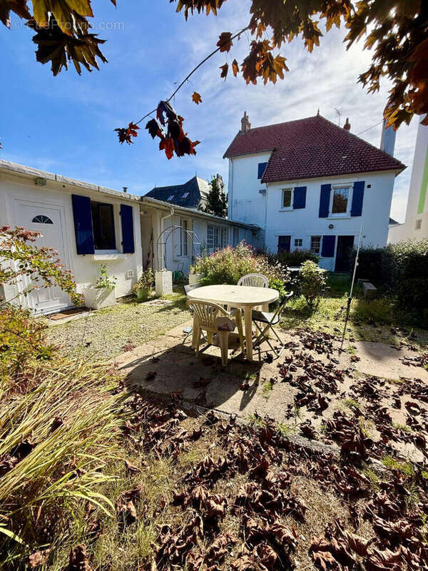 Demeure bourgeoise de caractere avec dependances et magnifique jardin - photo 3
