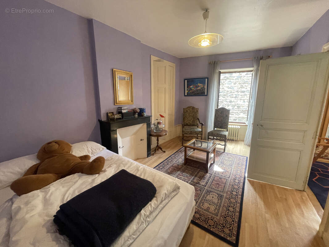 Appartement à ROCHEFORT-MONTAGNE