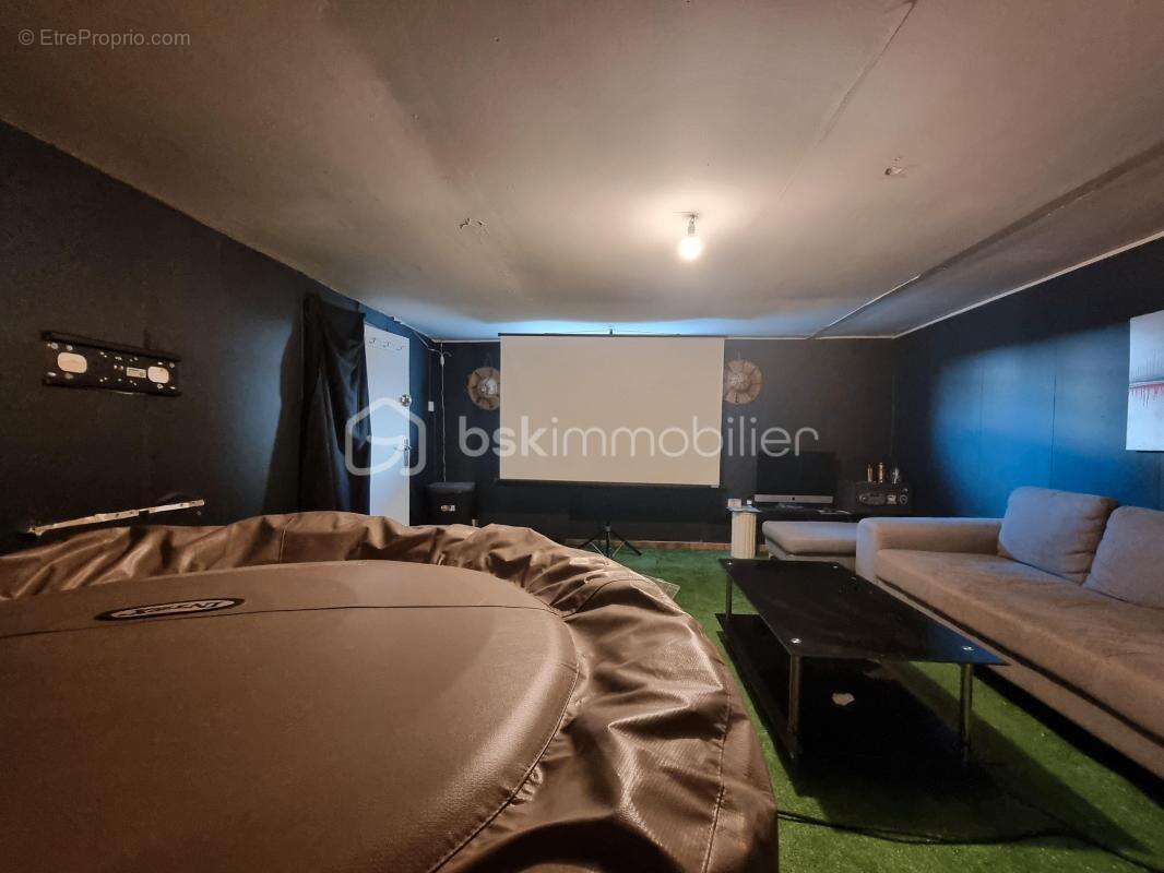 Maison à JOUY-LE-CHATEL