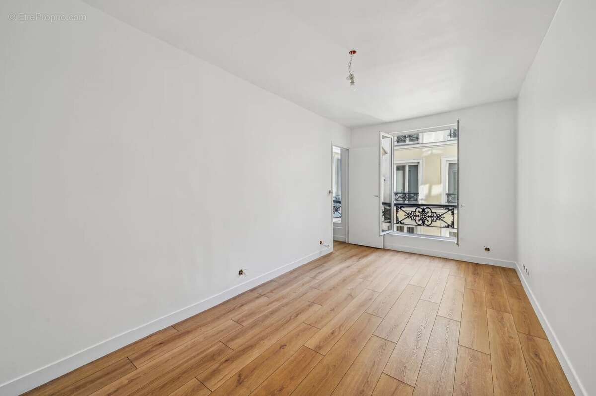 Appartement à PARIS-7E