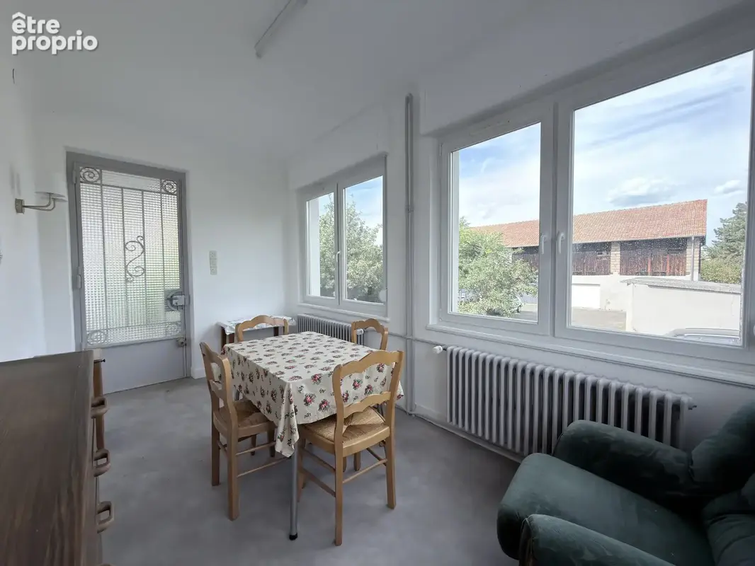 Ensemble immobilier à fort potentiel avec 4 appartements, 8 garages et dépendance - photo 7