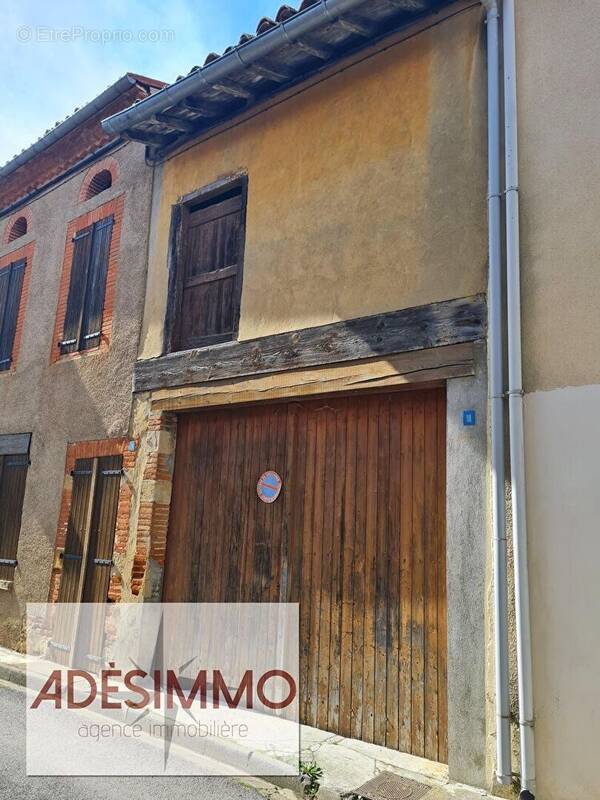 Parking à SAINT-YBARS