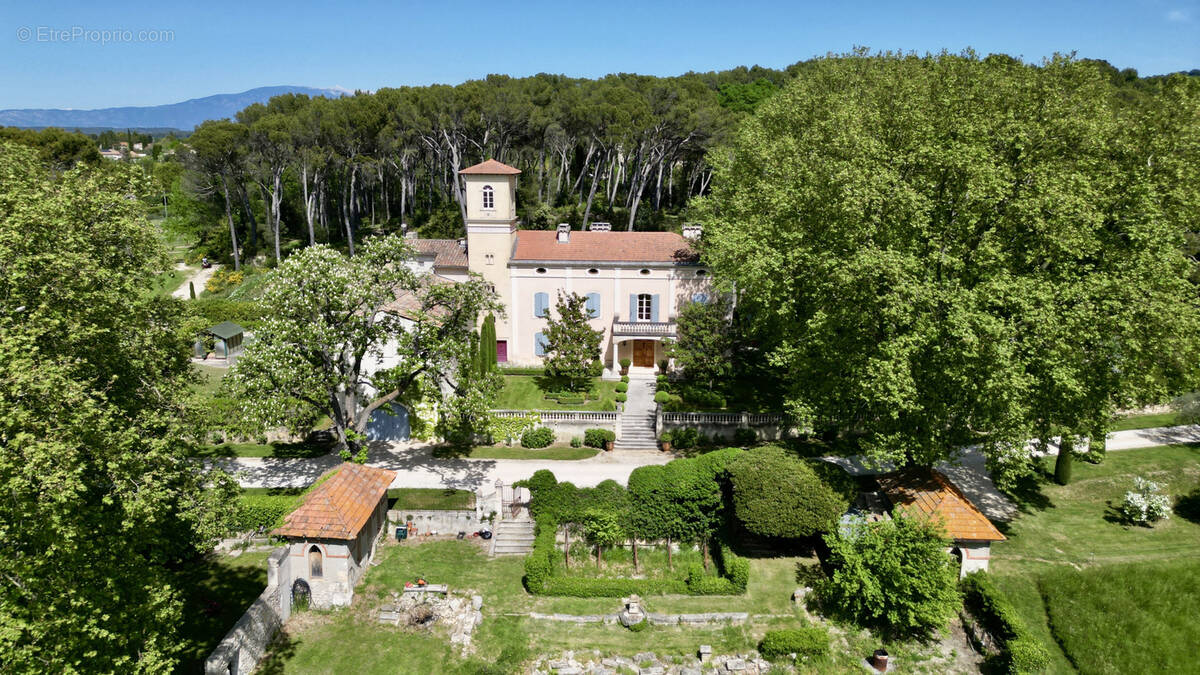 Maison à L'ISLE-SUR-LA-SORGUE