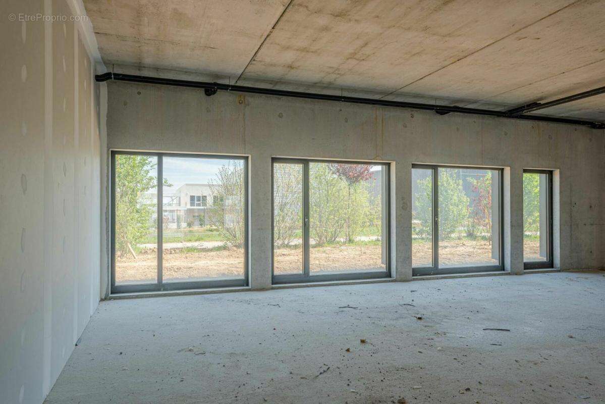 Local commercial - photo 3