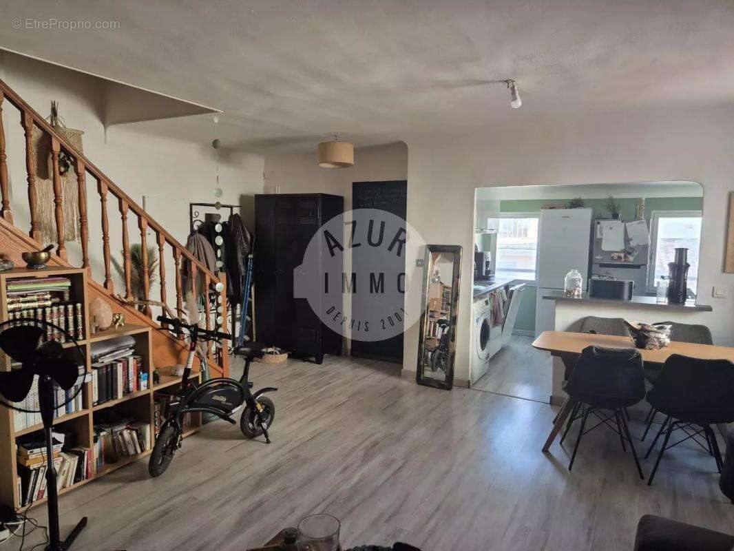 À VENDRE – Duplex de caractère au cœur du centre historique de La Ciotat - photo 3
