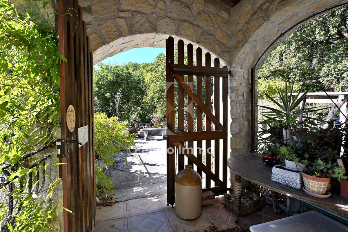 Appartement à LE BAR-SUR-LOUP