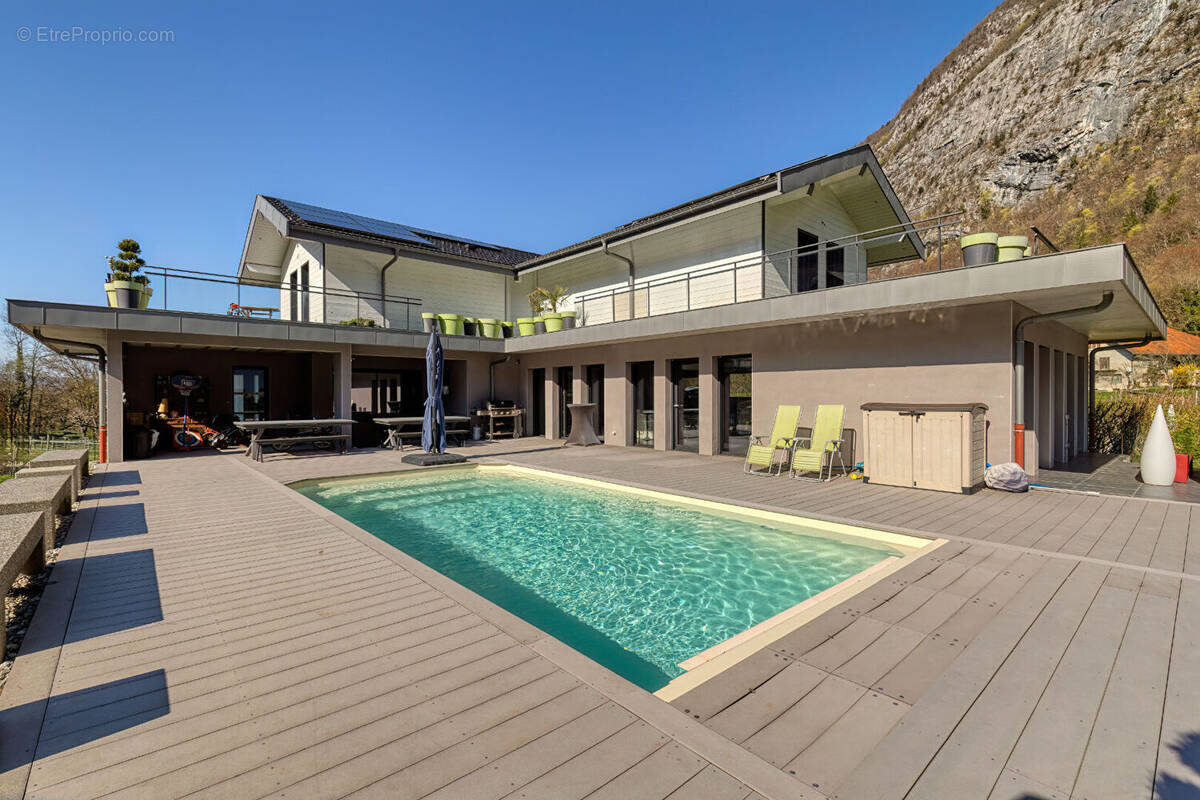 Maison à DINGY-SAINT-CLAIR