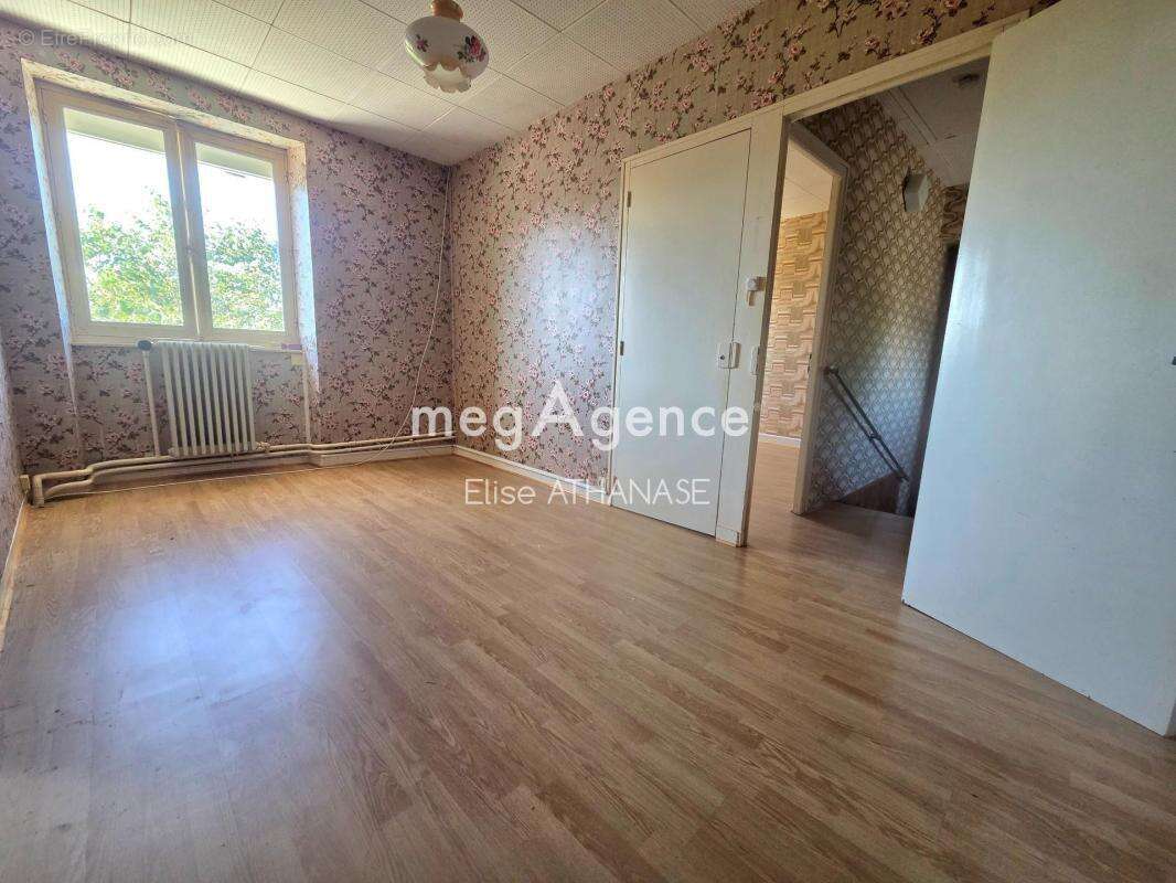 Maison de bourg en pierre 4 chambres - photo 11