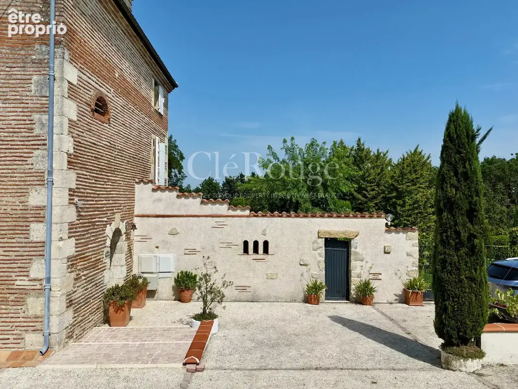 Élégante propriété de caractère avec appartement indépendant, piscine et vues dégagées - photo 32