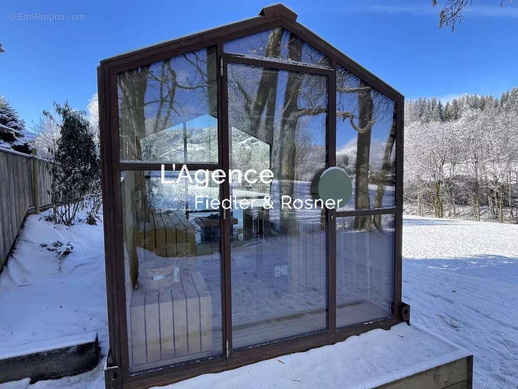 Maison à DEMI-QUARTIER