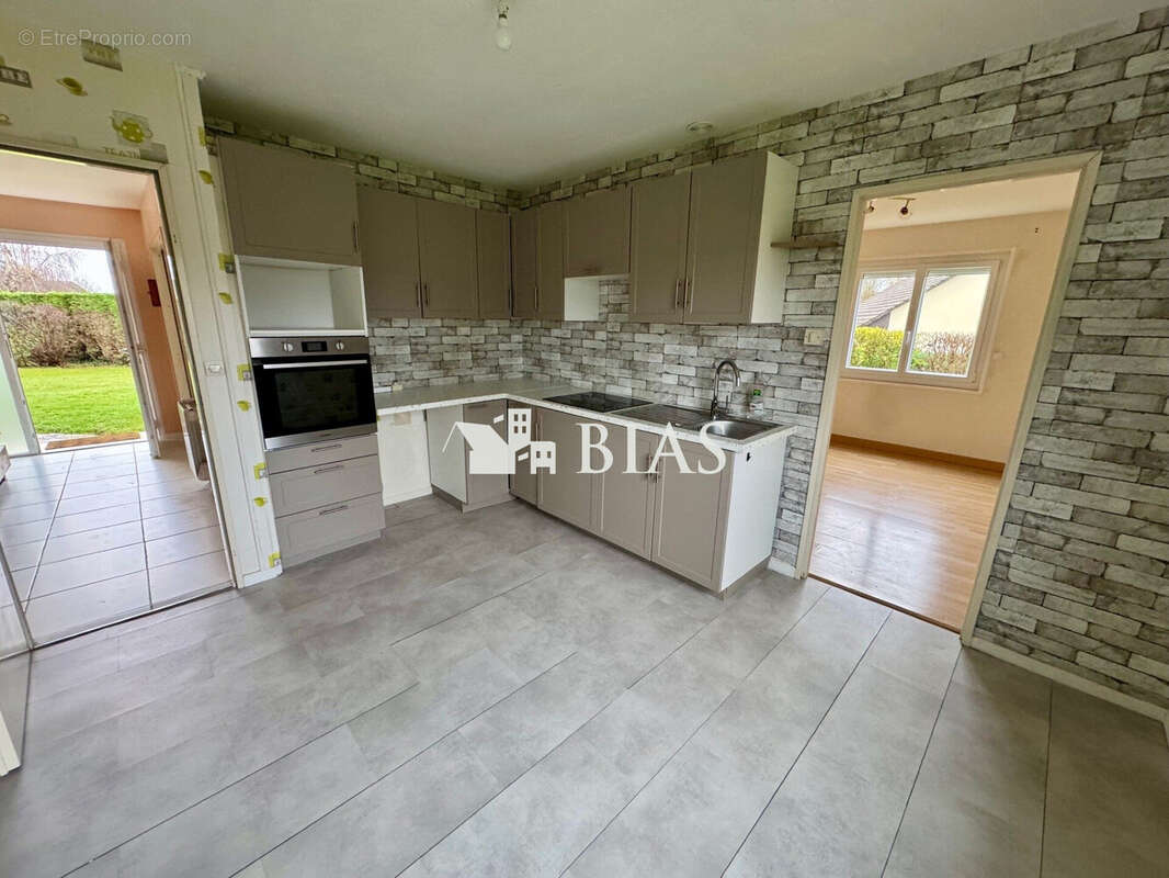 Maison à BOURG-ACHARD