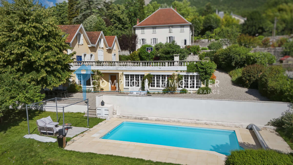 Maison à MEYLAN