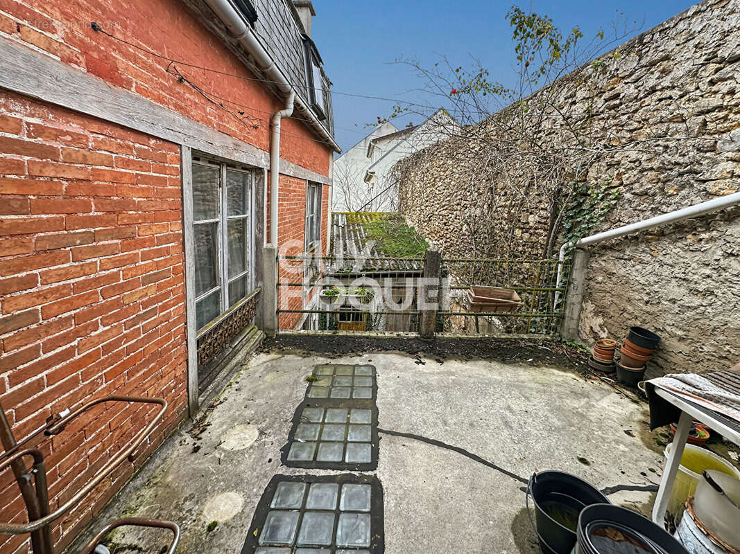 Commerce à TOURNAN-EN-BRIE