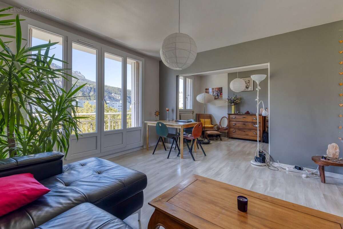 Appartement à LE PONT-DE-CLAIX