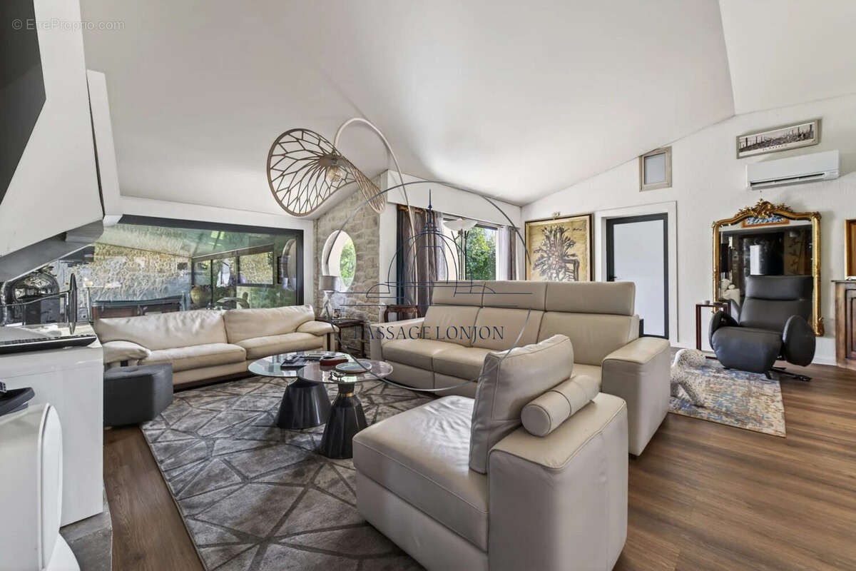 Maison 316 m² à Juvignac  - photo 4