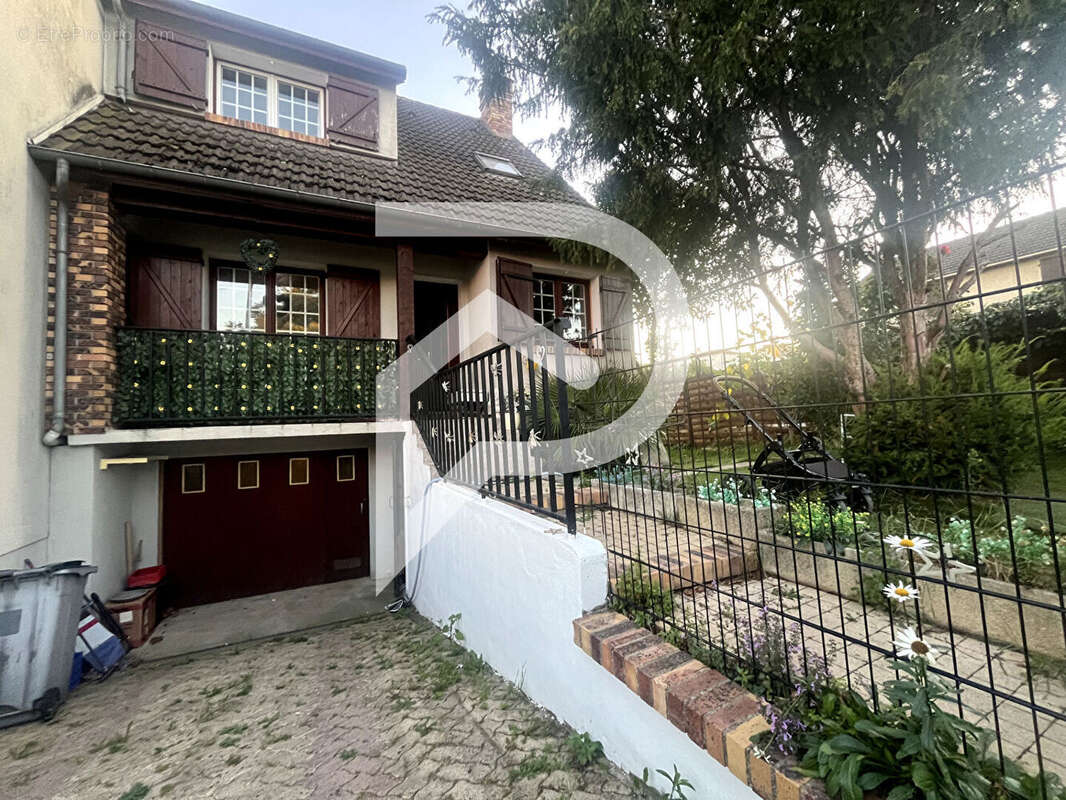 Maison à VIRY-CHATILLON