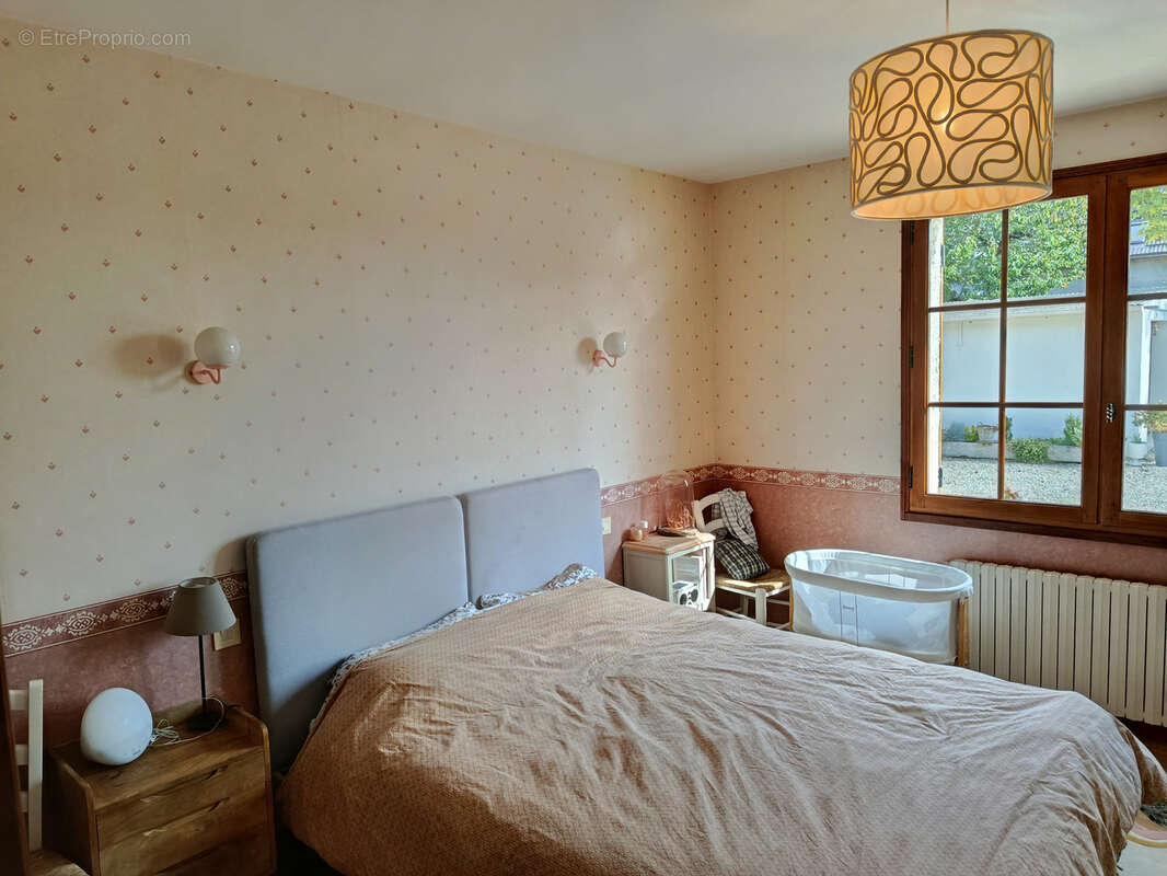 Maison à MONTCORBON