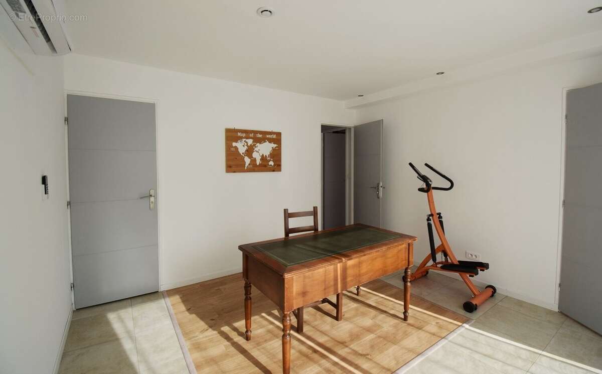 Maison à SAINT-CLEMENT-DE-REGNAT