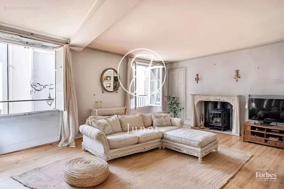 Maison à MARNES-LA-COQUETTE
