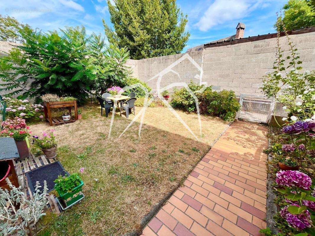 Appartement duplex  4 pièces  115 m²  En rez-de-jardin avec place de stationnement  Secteur Ernest Renan  76800 St Etienne du Ro - photo 2