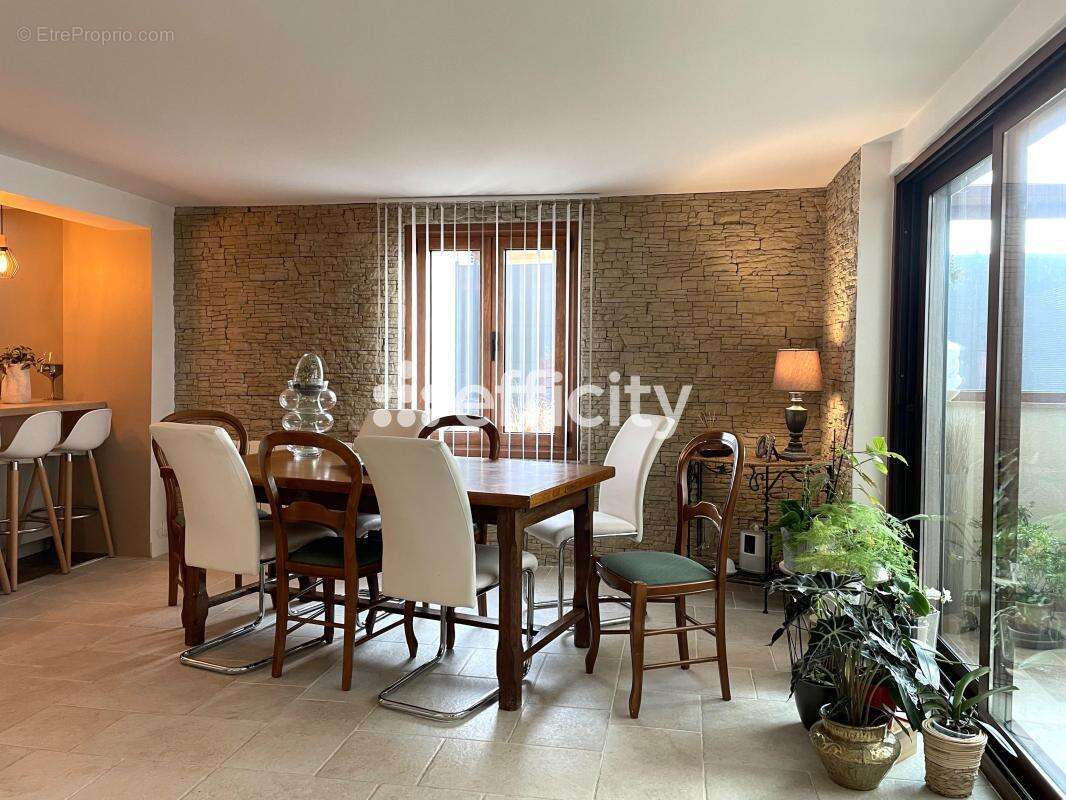 Maison à AUVERS-SUR-OISE