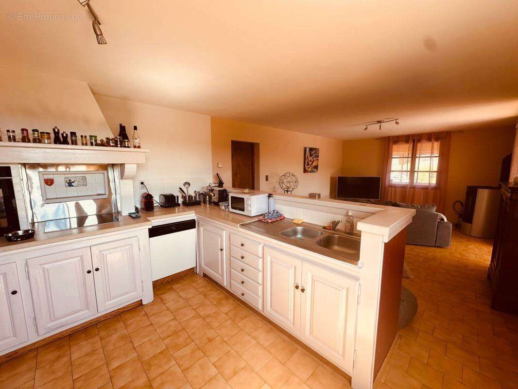 Maison à SAINT-GENEST-DE-BEAUZON