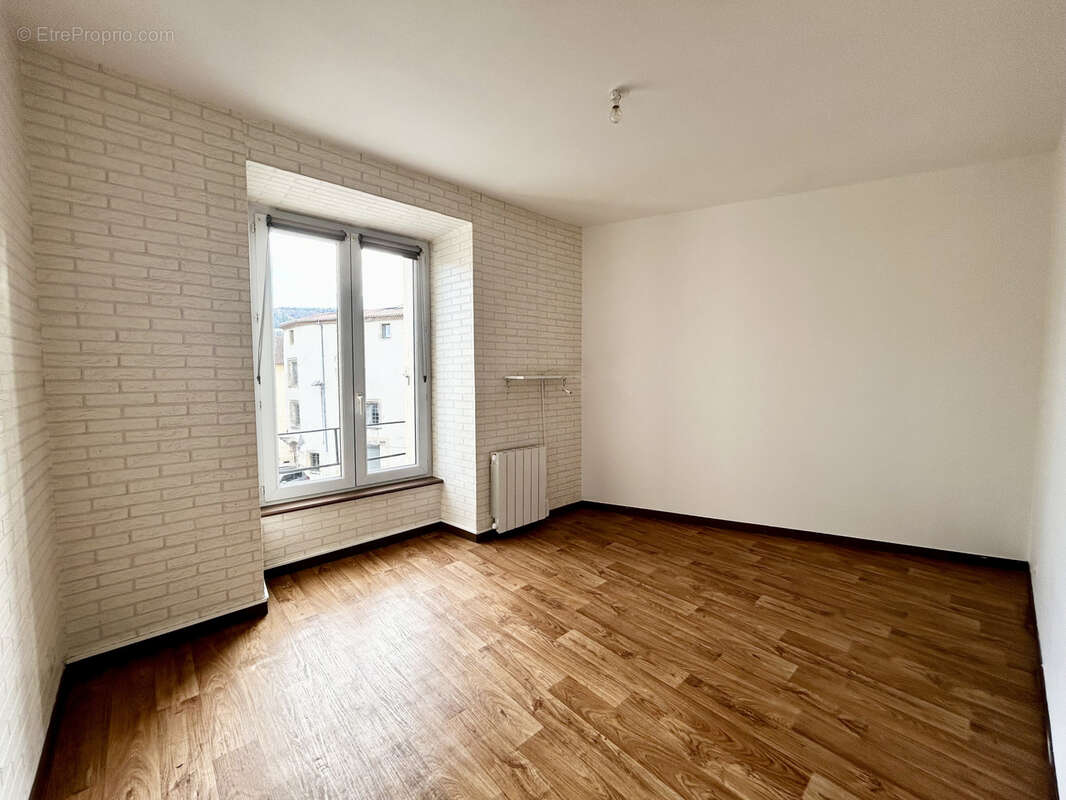 Appartement à SAINT-AMANT-TALLENDE