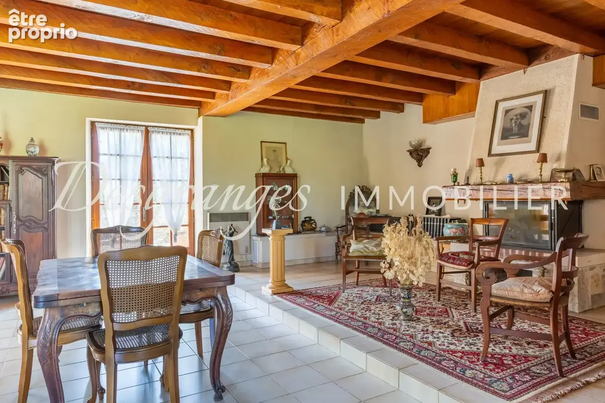 Maison 309 m² à Hautefort  - photo 5