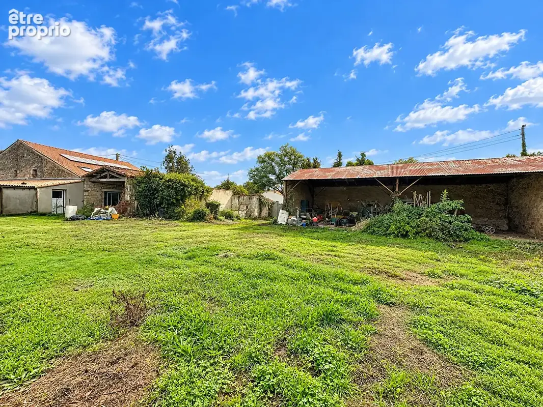 Saint-agnant - une maison de caractère de 220 m² aux beaux volumes, avec hangar et dépendances - photo 2