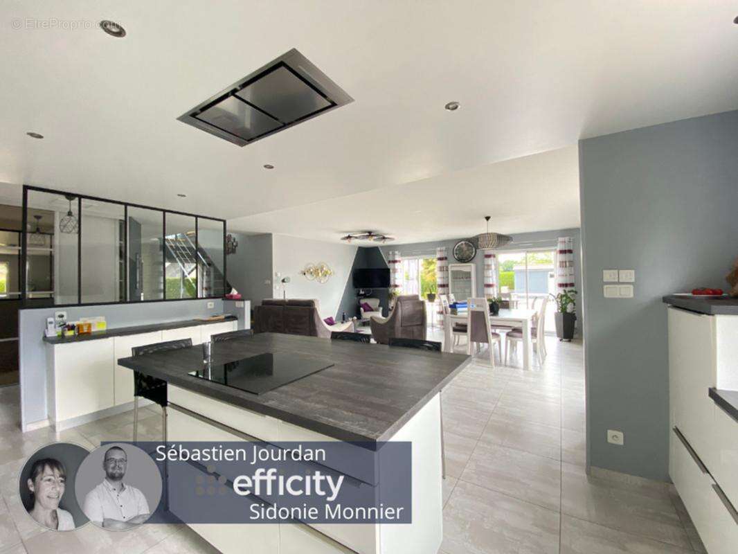 Maison à AVAILLES-SUR-SEICHE