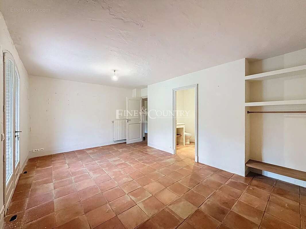 Maison à ROQUEBRUNE-SUR-ARGENS