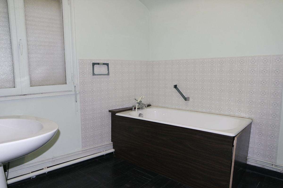 Sainte solange immeuble a renover de 140m² - photo 11