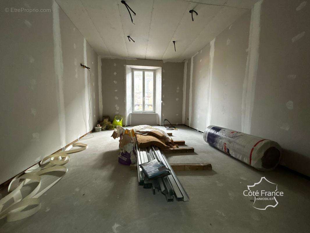 Appartement à VILLENEUVE-L'ARCHEVEQUE