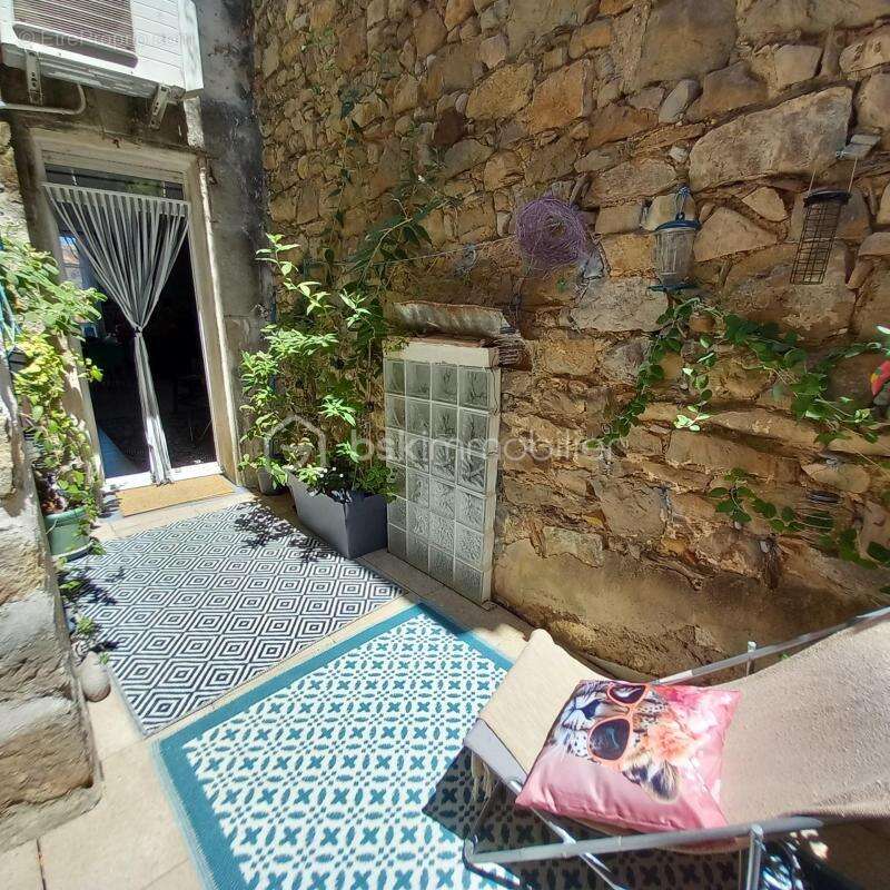 Appartement T2 + terrasse + cave + 2 parking - photo 2