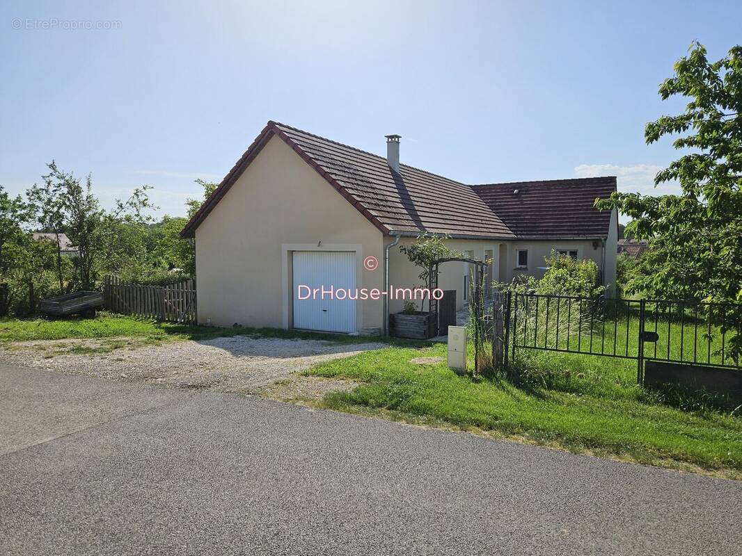 Maison à CHAMPAGNE-SUR-VINGEANNE