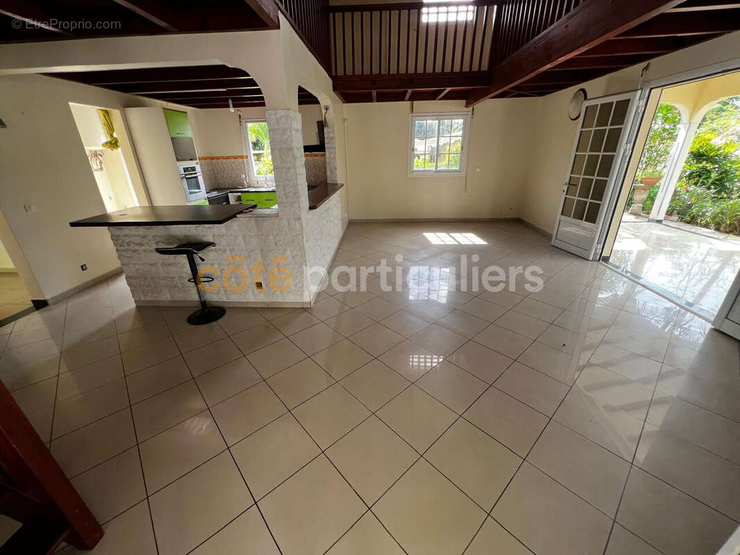 Maison à BAIE-MAHAULT